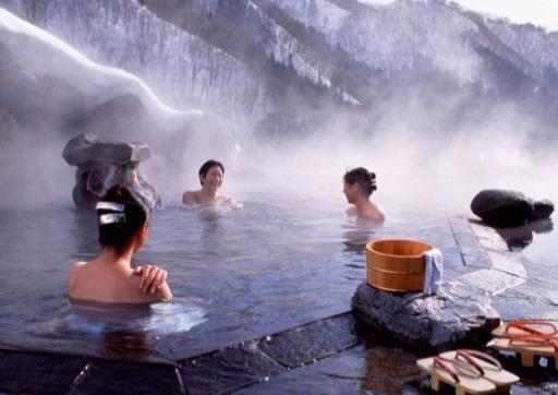 惊心动魄：保定哪个洗浴带颜色？探寻背后的服务特色与消费选择