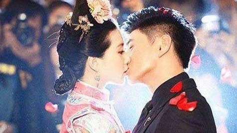 刘诗诗怀孕后罕见露面，与老公逛庙会疑为胎儿祈福