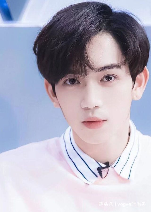 理发师为男生设计的新发型，19年别停留在“两边剪短”的阶段