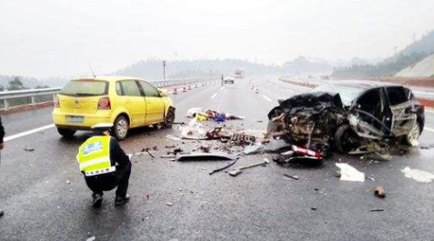 日本车企脑洞又开！专制车祸的橡胶汽车露面，发生碰撞也没一点事