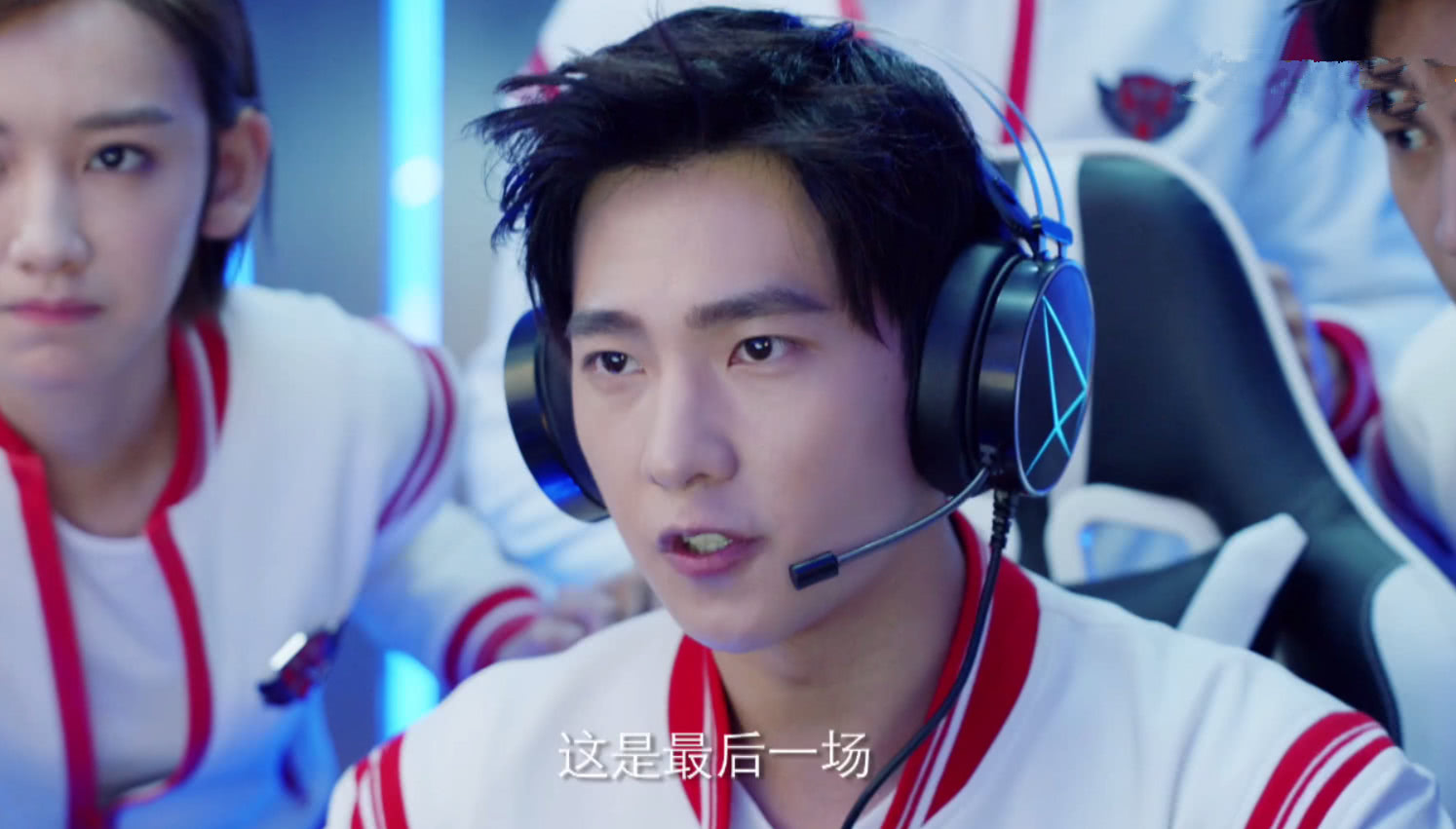 全职高手真人版:杨洋是你心目中的叶修吗?饰演唐柔的她真的很像