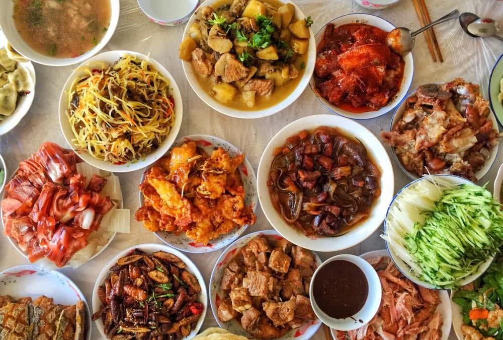 你们家的年夜饭都有哪些菜?这些菜都有哪些寓意?请写