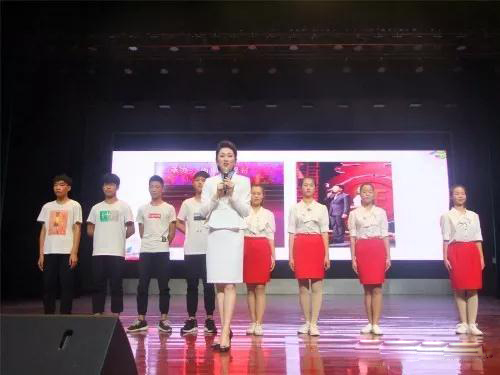 青春与礼同行--南阳电视台主播王逸君礼仪报告