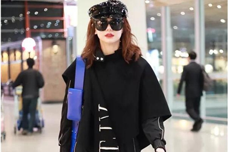 女明星的机场街拍，都忙着凹造型，唯独周迅穿棉袄过冬