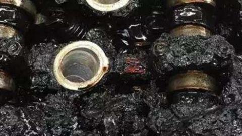 还在坚持10000公里才换合成机油？维修师傅：想换发动机就继续