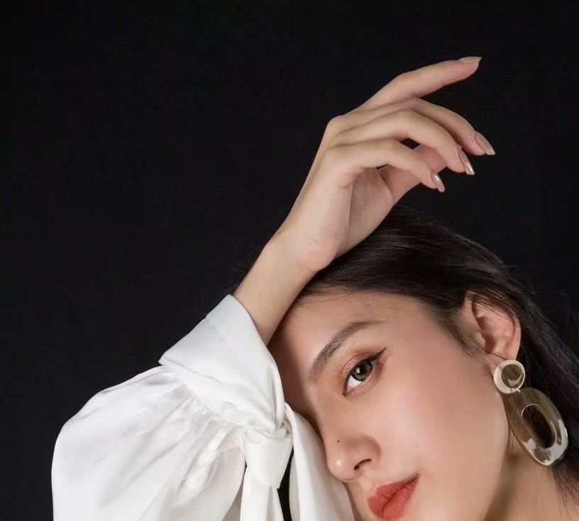 老总亲热美女_美女亲热(2)