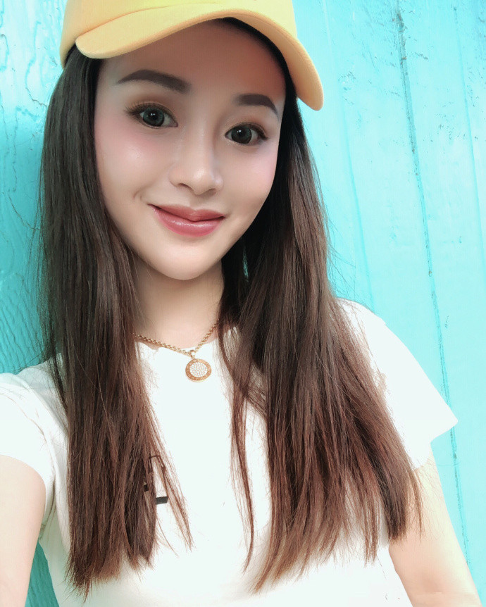 吴秀波事件女主照片曝光,大眼睛瓜子脸,撞脸李