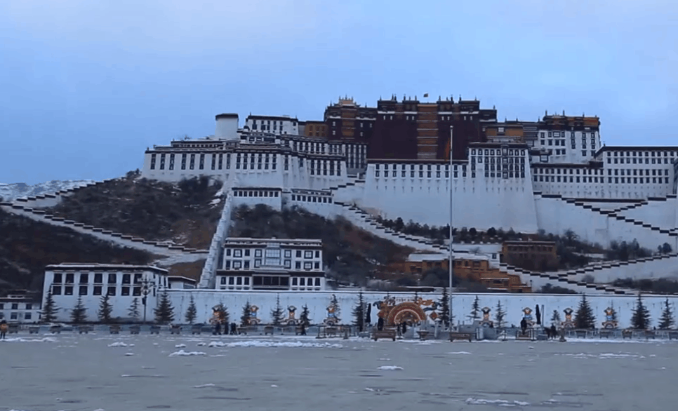 中国海拔最高的省会城市, 看看布达拉宫