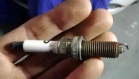 出现这几种征兆，说明该换火花塞了，别告诉我你一个都不知道！
