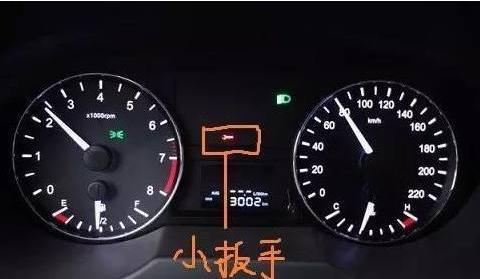 如果汽车仪表盘上出现这个标志，并不代表汽车故障，而是需要保养