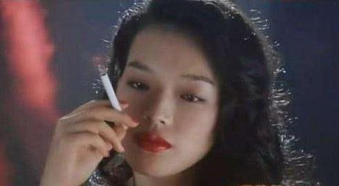 盘点五位抽烟女明星,她的动作比较性感