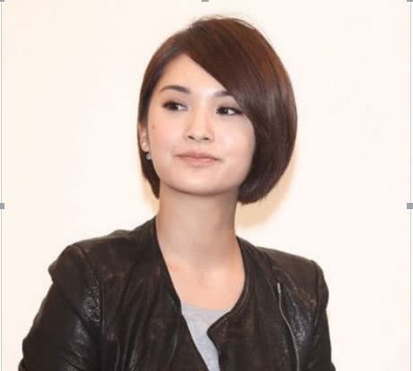 女人年纪越大,越适合剪短发"装嫩",尤其是这"3种"女人