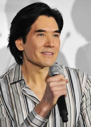 27岁登春晚爆红，后被 “封杀”14年，至今问起仍称不后悔