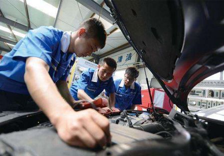 修完车，这四个换下来的零件记得带走，维修师傅：坏了也值钱！