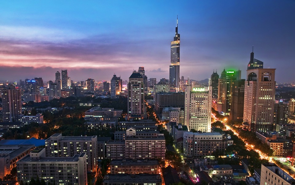 广东省和江苏省都是发达省份，城市化率谁更高？