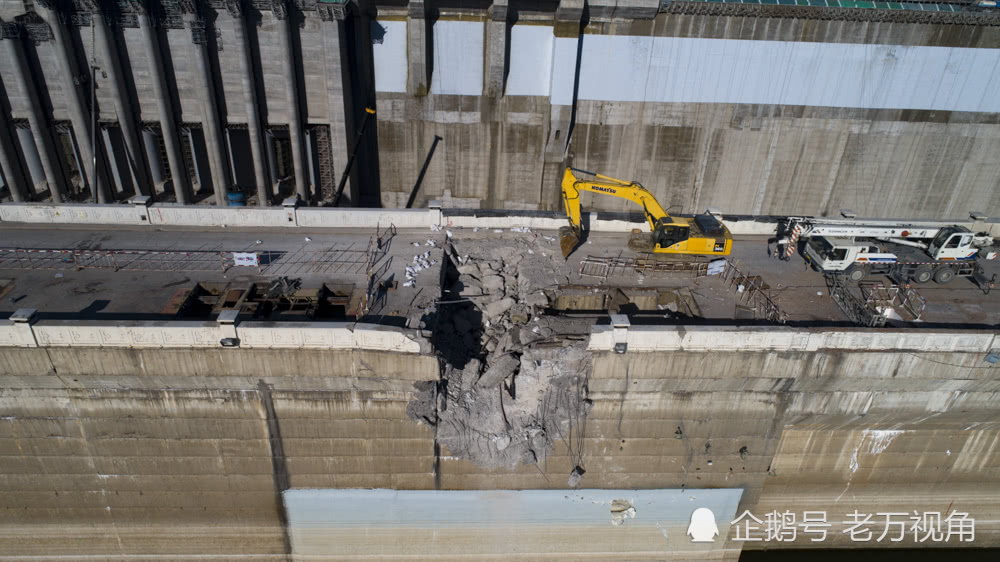 吉林市丰满大坝新坝建成旧坝“下岗”了