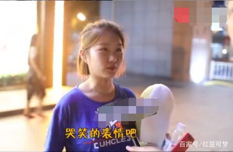 街头上班:图片最讨厌女生聊不用发表情,这天时表情包男生采访图片