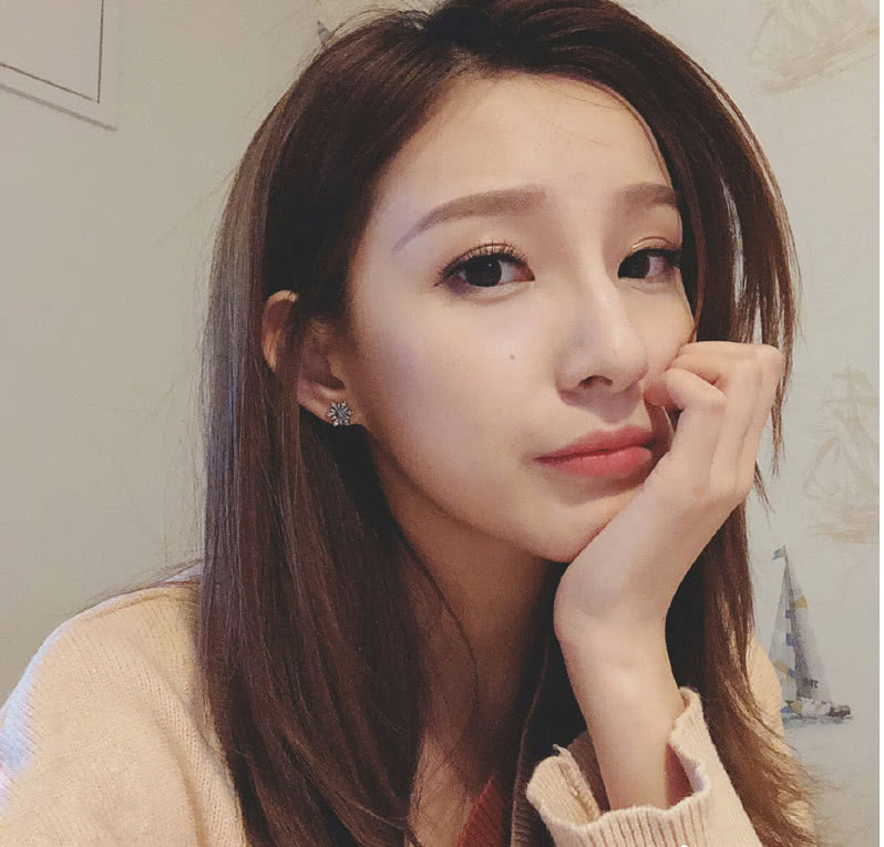 董卿告别央视舞台,新一姐花落谁家?才25岁的她