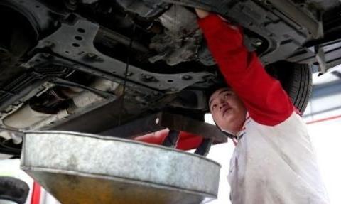 5000公里就要换一次机油的人被骗了多少钱？老司机告诉你答案！