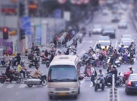 电动车充电“用完再充”与“随用随充”，两种方式哪种更伤车？