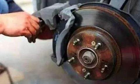 新车跑5万公里后，车辆这些零件要及时更换，避免出现发动机故障