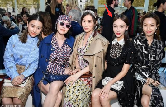 为啥都说别和吴谨言一起拍照?张嘉倪都输了,最后一张笑出声! 为啥都说别和吴谨言一起拍照?张嘉倪都输了,最后一张笑出声!