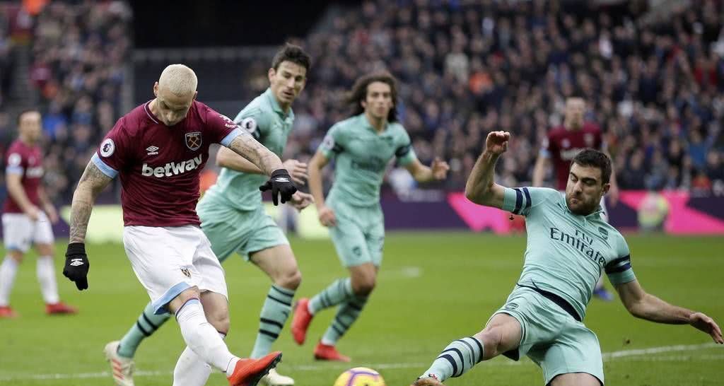 就算惹毛厄齐尔,不进英超前四,阿森纳主帅埃梅