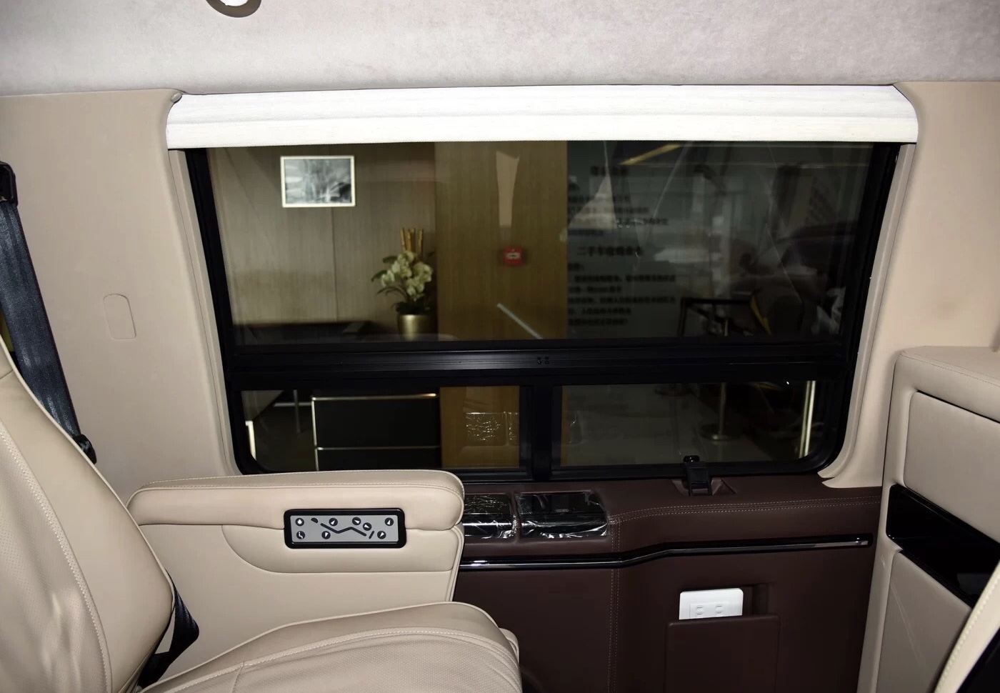 被忽略的美系MPV，车长5米7配6.0L，比埃尔法硬气还带空气悬挂