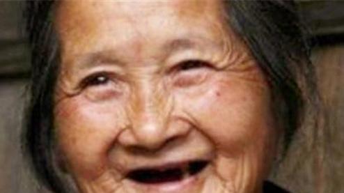 趣味测试：图中4个老太太哪个寿命最长？测你上辈子因什么而死