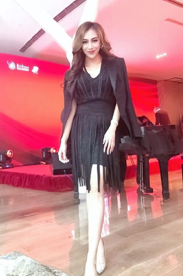 她是我国长跑第一女神,曾是马拉松冠军,退役后创业成美女老板