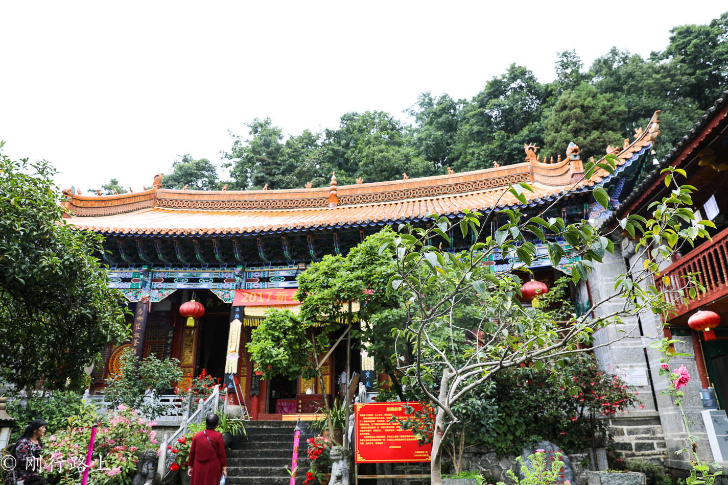 在百花齐放的时候来到大理感通寺,这样才会不负好时光 在百花齐放的时候来到大理感通寺,这样才会不负好时光