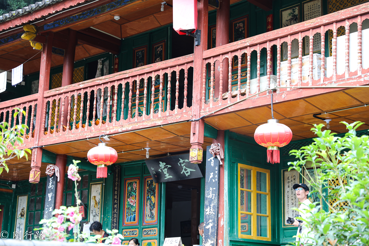 在百花齐放的时候来到大理感通寺,这样才会不负好时光 在百花齐放的时候来到大理感通寺,这样才会不负好时光