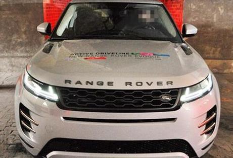 全新路虎揽胜极光海外到店！车身加大一圈 搭2.0T+48V轻混