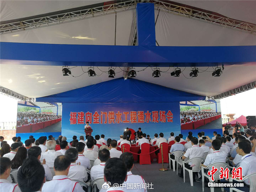 带妻子参加交换，探索影视世界
