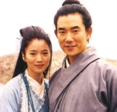 次之是任贤齐在2000年台湾版《笑傲江湖》中的令狐冲,人畜无害,演技也