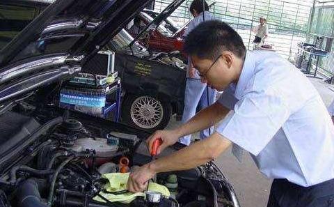 修车时，这几个换掉的旧零部件别忘了带走，否则就便宜了修车工