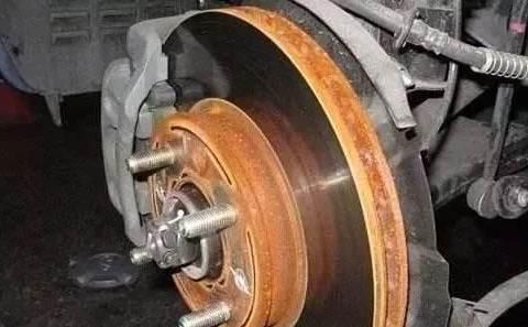 刹车盘到底多久更换？这种不成文的推算数值，得到很多司机认可