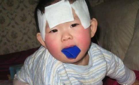 3岁孩子发高烧,年轻宝妈给宝宝灌开水,差点酿