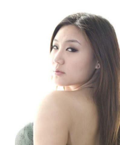 刘郡格09年参加快乐女声旧照曝光，胖到认不出，连名字都改了？