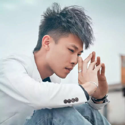 没背景没资源,许华升却年入过亿,他到底有什么