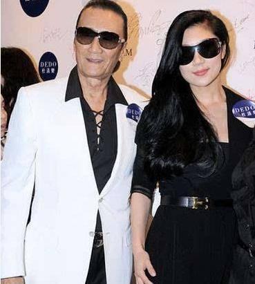 谢霆锋谢贤父子情感之路对比,一个爱姐弟恋,一