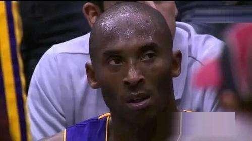 在球队陷入困难之中时,我们可以看到他们