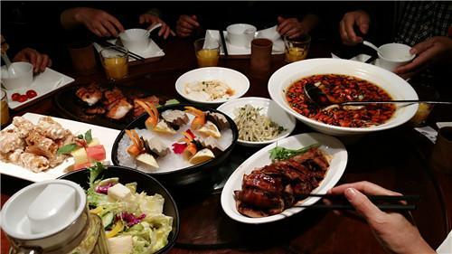 真实吃大餐照片