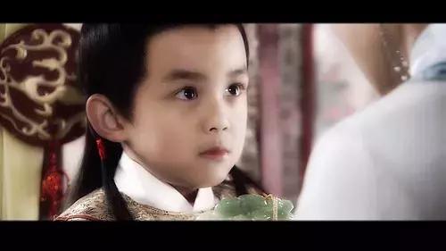 吴磊小时候，曹骏小时候，张一山小时候，恐怕都没有他拍戏那么苦