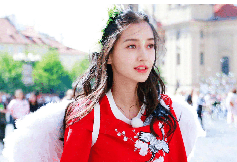 杨颖微博粉丝冲破上亿关卡，成为娱乐圈中第四位粉丝上亿的女星