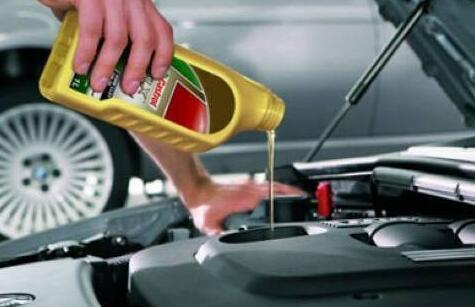 5千公里换一次机油是”扯淡“？维修工：不想换发动机别这样换