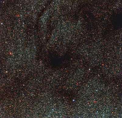 科学家在百亿光年外发现厚达35亿光年的宇宙墙，然而里面啥也没有