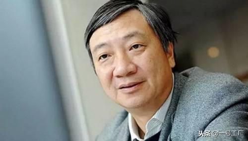 李嘉诚手下的两员大将，一位花10年才请来，另一位座驾比老板还好