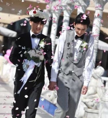 金朴俊和张耘硕已结婚，他们证明了爱无性别之分，网友：真奇葩！