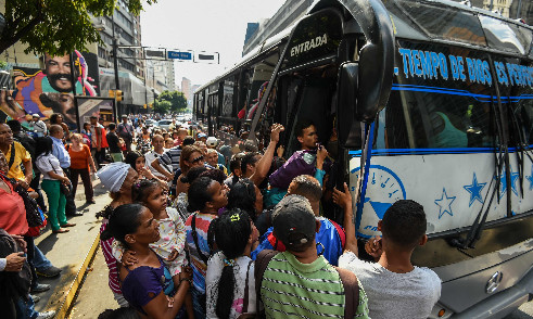 委内瑞拉大片地区再次停电,民众焦虑和愤怒不